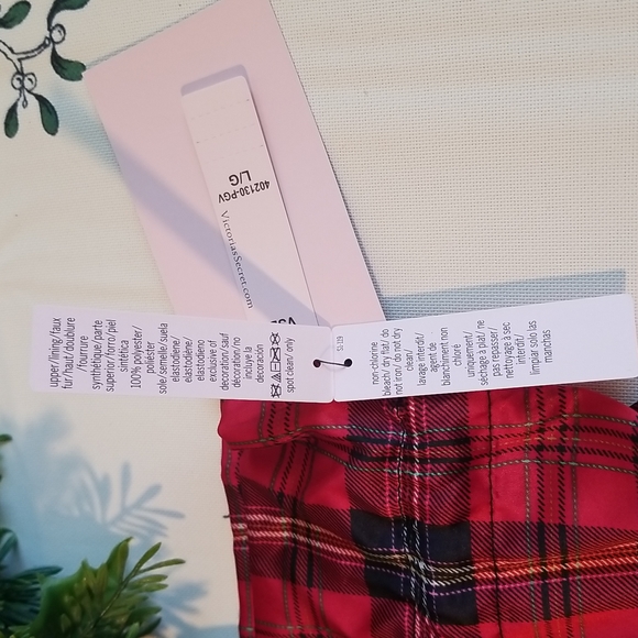 VICTORIA'S SECRET SIGNATURE SATIN SLIPPERS NWT IN BLK/ RED WITH BAG - Picture 8 of 8